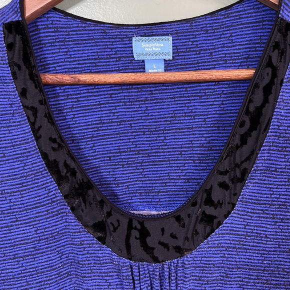 Simply Vera,Vera Wang blouse velvet low neckline dark blue and black,size Large - Picture 5 of 6